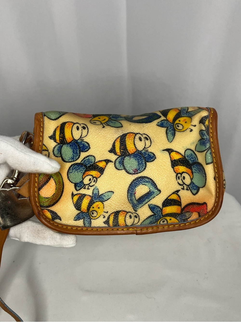 Y2K Dooney & Bourke Yellow Bee Print wristlet - Picture 2 of 7